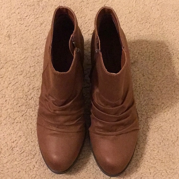 NWOT Cognac Arizona booties sz 8M - Picture 1 of 6
